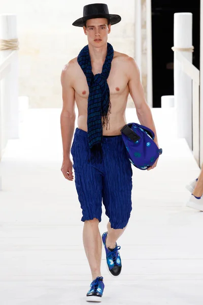 Look 20